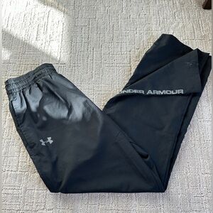 Black UA slick pant with zipper at the ankle.